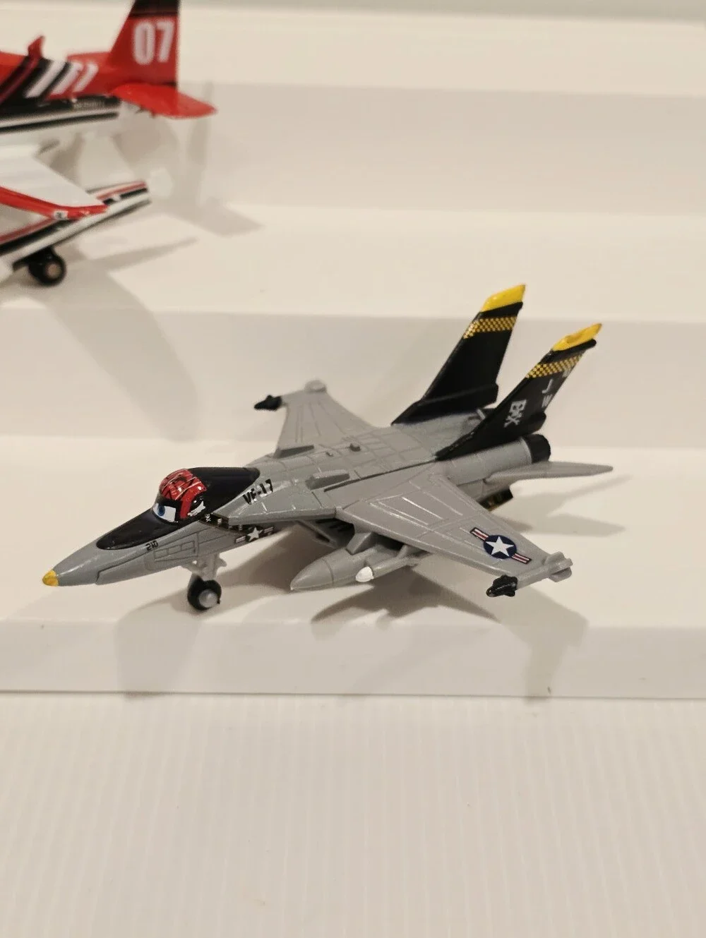 Disney Pixar Deluxe Planes Diecast Aircraft Set Bravo Dusty Crophopper
